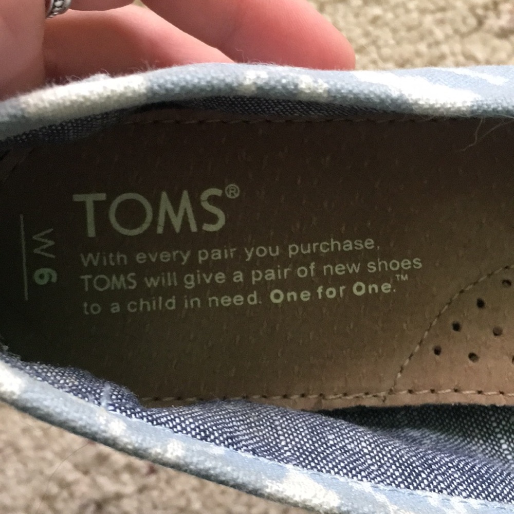Toms! - Picture 6 of 7
